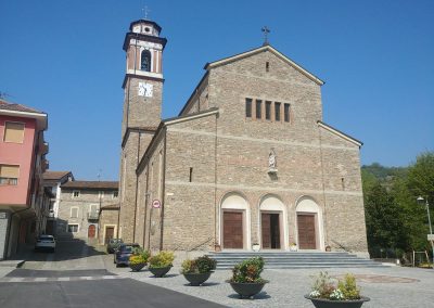 The church of San Giovanni Batista built of local sandstone